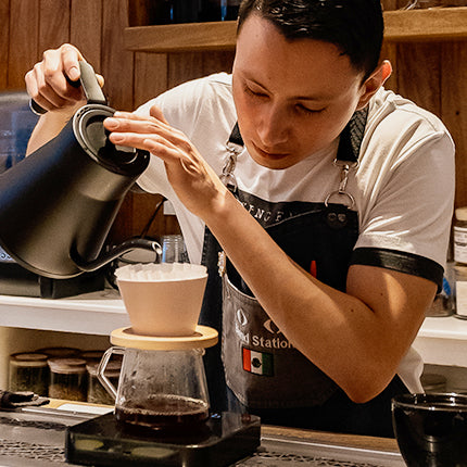 Comment Préparer du Café à Verser: Guide Ultime du Débutant