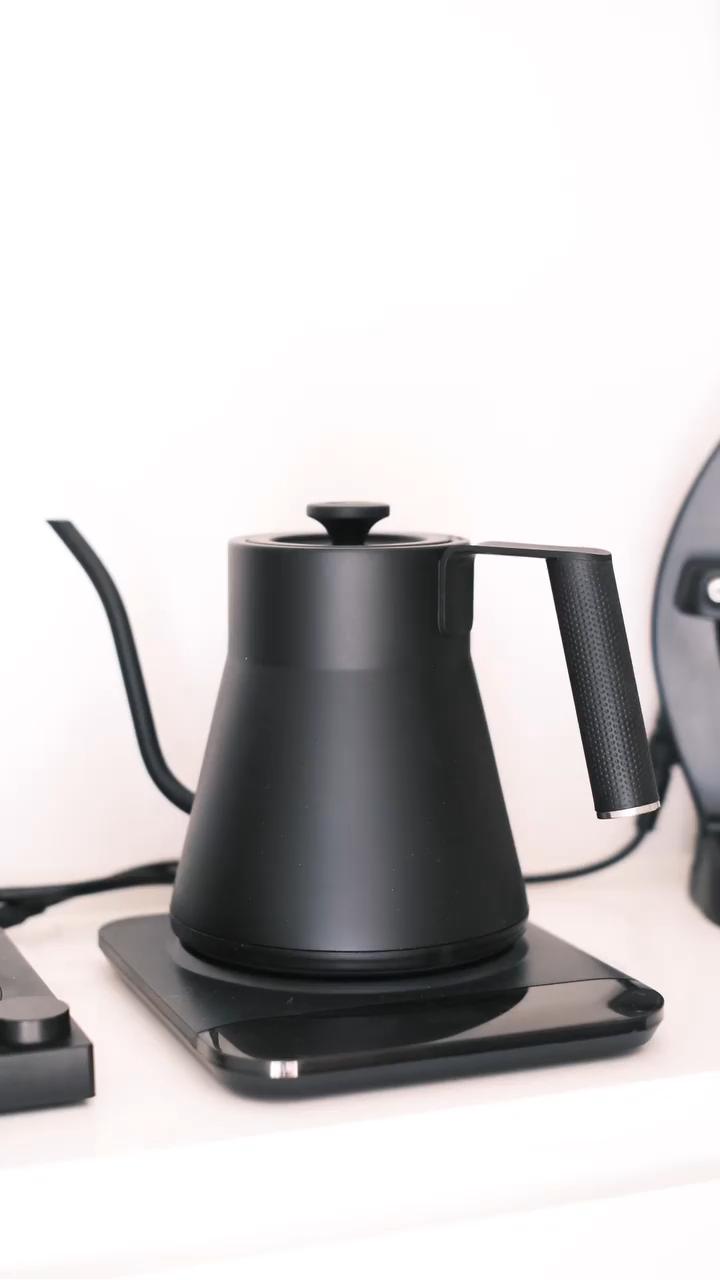 Assassin Electric Coffee Kettle - Black – Hyperbatch